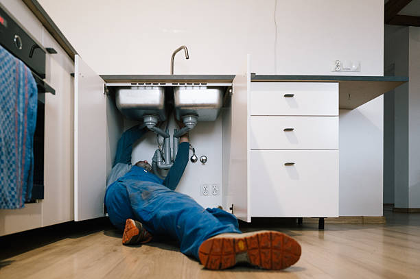 Professional Emergency Plumber technician working in Macomb, IL